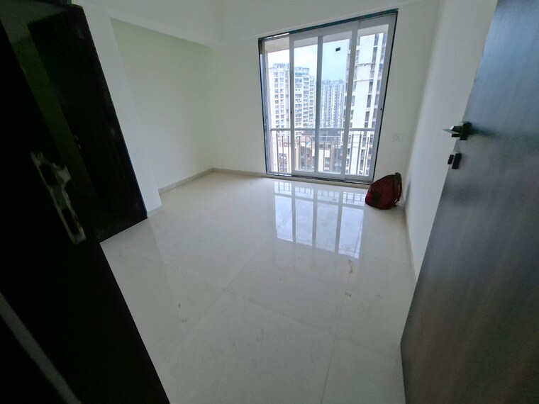 Room, shri-siddhivinayak-chs-haware 1 Bedroom 560 Sq.Ft. Apartment In Haware City Thane 9435308