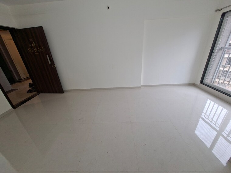 Room, shri-siddhivinayak-chs-haware 1 Bedroom 560 Sq.Ft. Apartment In Haware City Thane 9435310