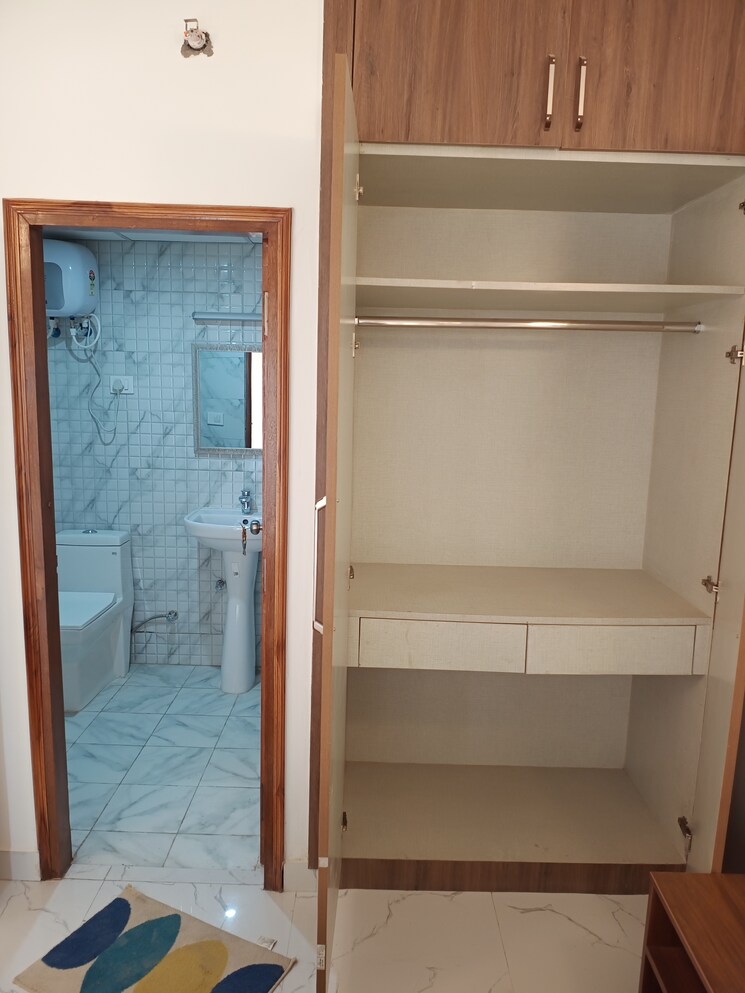 Attached Bathroom, earthcon-casa-grande-ii 1 Bedroom 611 Sq.Ft. Apartment In Chi V Greater Noida Greater Noida 9435335