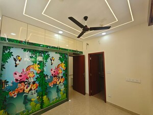 Room in 3 BHK Apartment at Aurobindo The Regent, Kondapur – for Rent