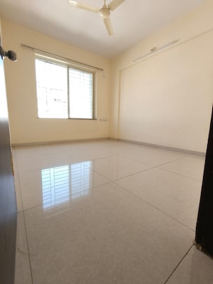 Room in 2.5 BHK Apartment at Sukhwani Elmwood, Pimple Saudagar – for Rent