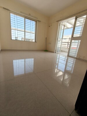 Room in 2.5 BHK Apartment at Sukhwani Elmwood, Pimple Saudagar – for Rent