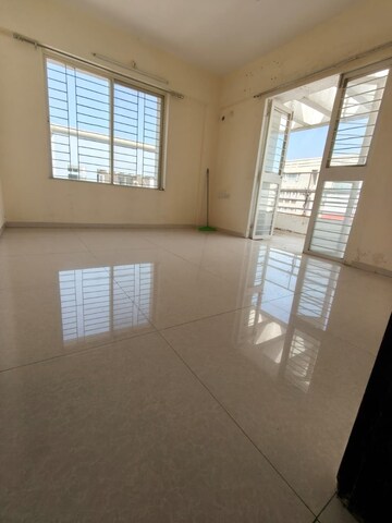 Room in 2.5 BHK Apartment at Sukhwani Elmwood, Pimple Saudagar – for Rent