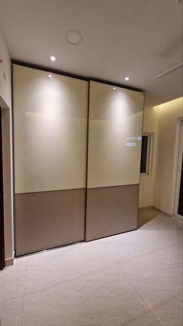 Room in 4 BHK Apartment at DSR The Classe, Narsingi – for Rent