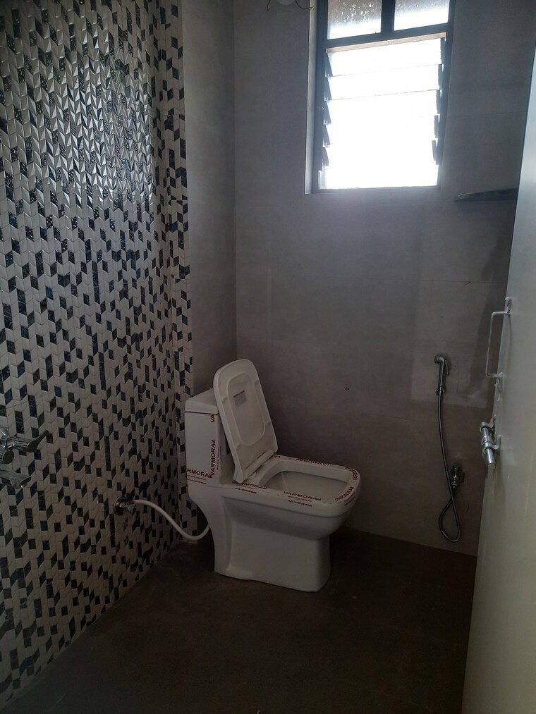 Bathroom, amol-tulsi-54 2 Bedroom 631 Sq.Ft. Apartment In Mundhwa Pune 9435424