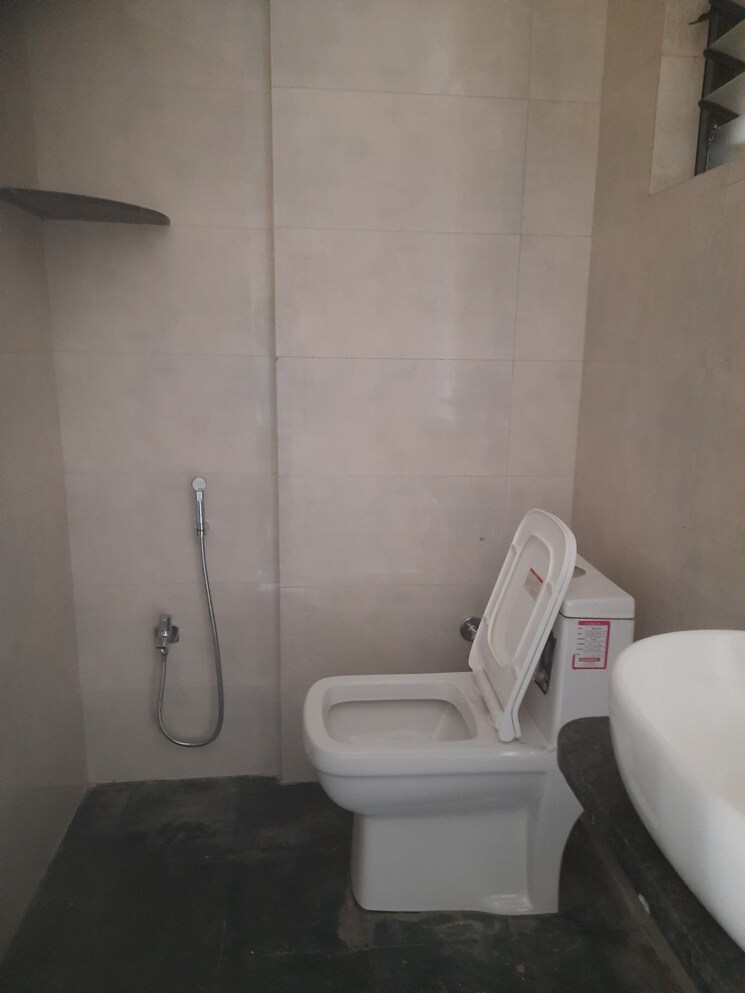 Bathroom, amol-tulsi-54 2 Bedroom 631 Sq.Ft. Apartment In Mundhwa Pune 9435424