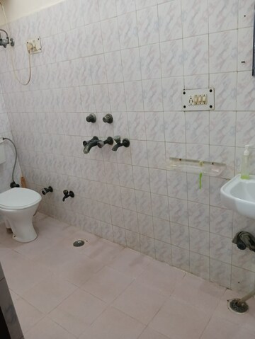 Bathroom in 2 BHK Builder Floor at The Nest Noida, Sector 31 – for Rent