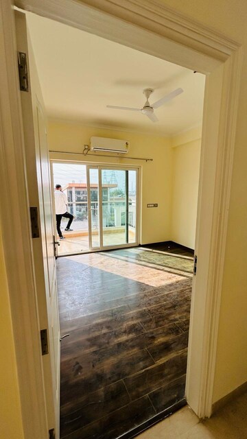 Room in 2 BHK Apartment at Shree Vardhman Victoria, Sector 70 – for Rent