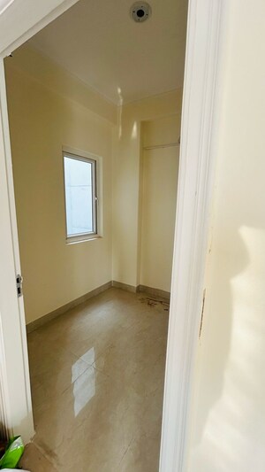 Room in 2 BHK Apartment at Shree Vardhman Victoria, Sector 70 – for Rent