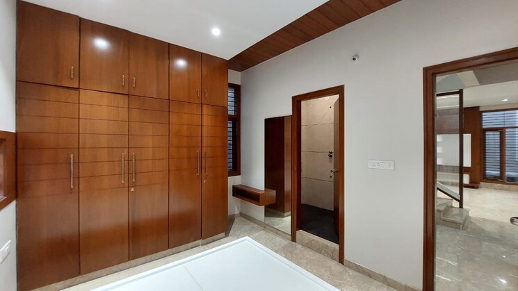Room, raja-gardenia 4 Bedroom 4000 Sq.Ft. Independent House In Thubarahalli Bangalore 9435542