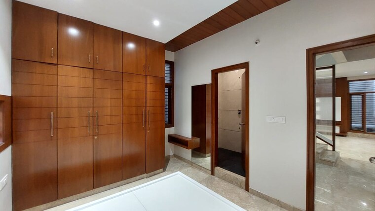Room, raja-gardenia 4 Bedroom 4000 Sq.Ft. Independent House In Thubarahalli Bangalore 9435542