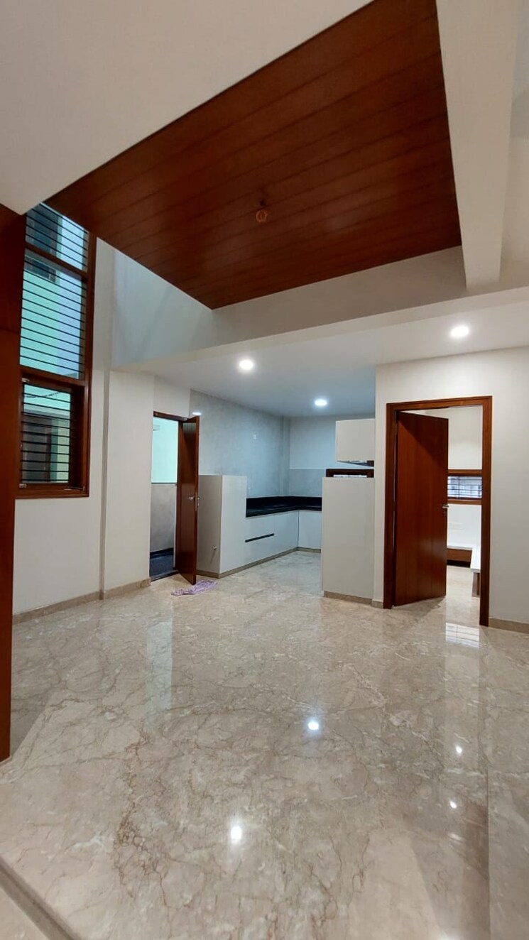 Room, raja-gardenia 4 Bedroom 4000 Sq.Ft. Independent House In Thubarahalli Bangalore 9435542