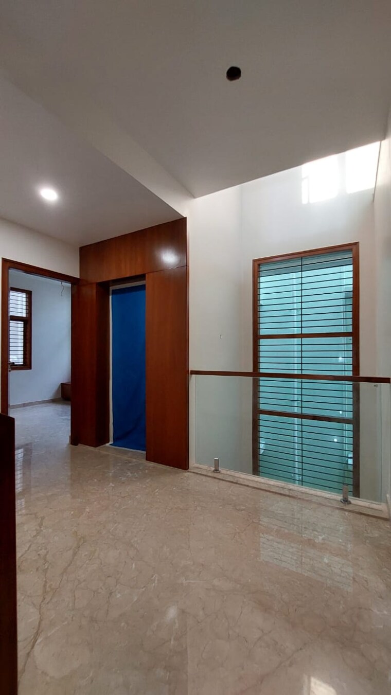 Room, raja-gardenia 4 Bedroom 4000 Sq.Ft. Independent House In Thubarahalli Bangalore 9435542