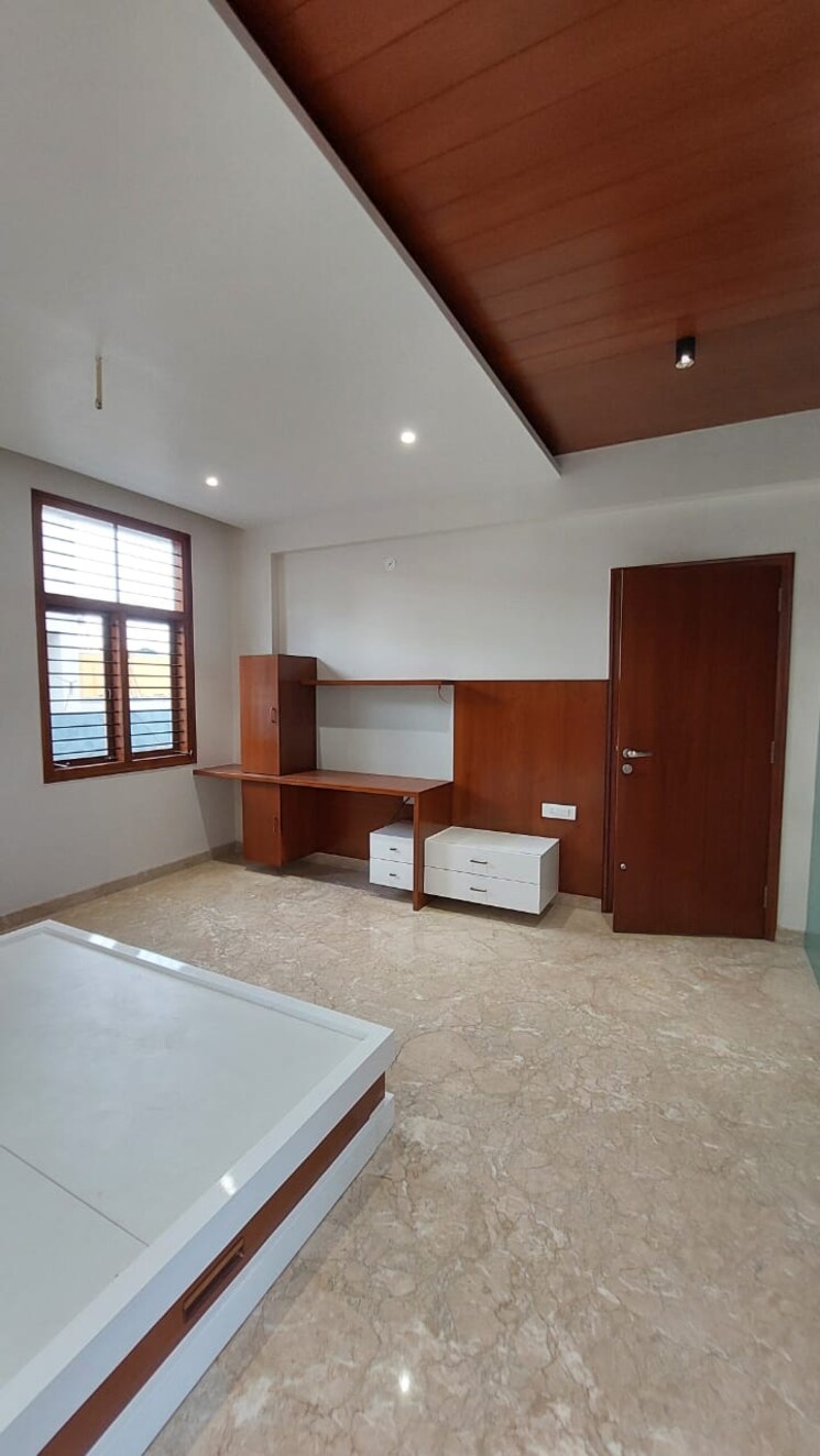 Room, raja-gardenia 4 Bedroom 4000 Sq.Ft. Independent House In Thubarahalli Bangalore 9435542