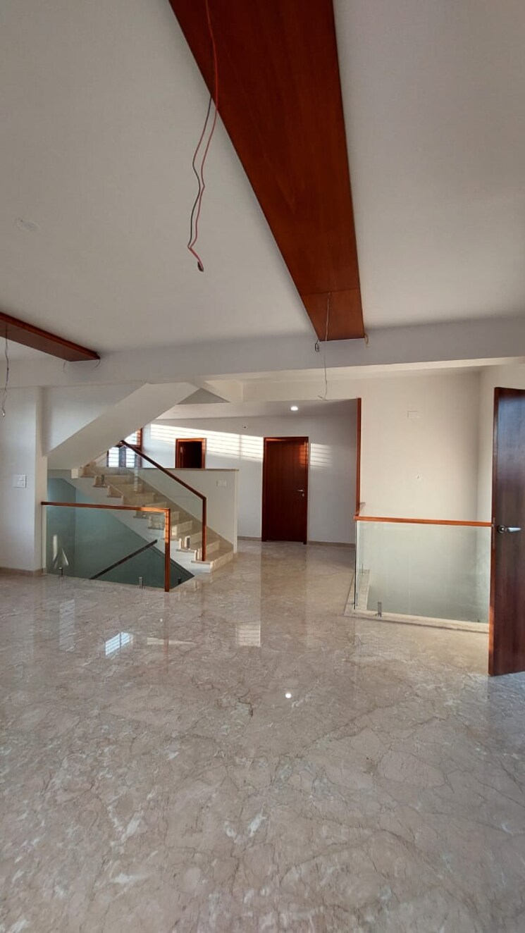 Room, raja-gardenia 4 Bedroom 4000 Sq.Ft. Independent House In Thubarahalli Bangalore 9435542