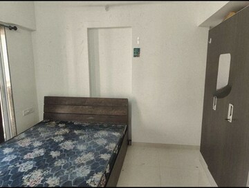 Room in 2 BHK Apartment at Metropolis Aquaris Phase 2, Kasarvadavali – for Rent