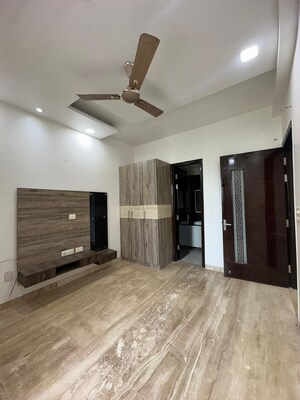 Room in 3.5 BHK Apartment at BPTP The Resort, Sector 75 – for Sale