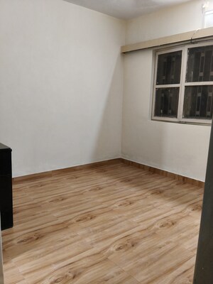 Room in 2 BHK Apartment at Sarla Garden, Vakola – for Rent