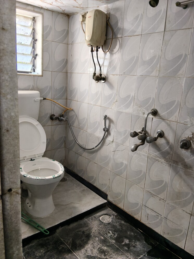Bathroom, alpa-park-chs 2 Bedroom 500 Sq.Ft. Apartment In Ghatkopar West Mumbai 9435578