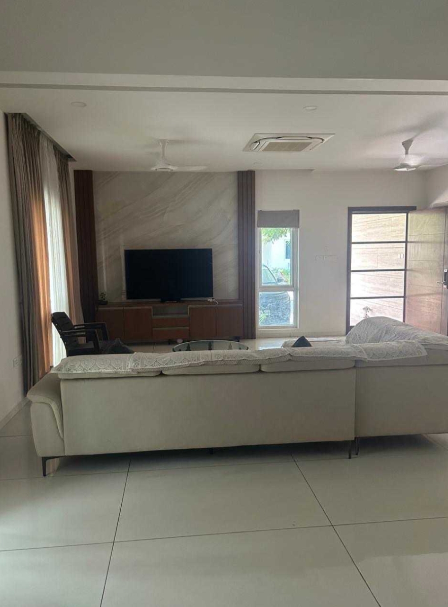 4 BHK + Pooja Room 5500 Sq.Ft. Villa in Rajapushpa Green Dale