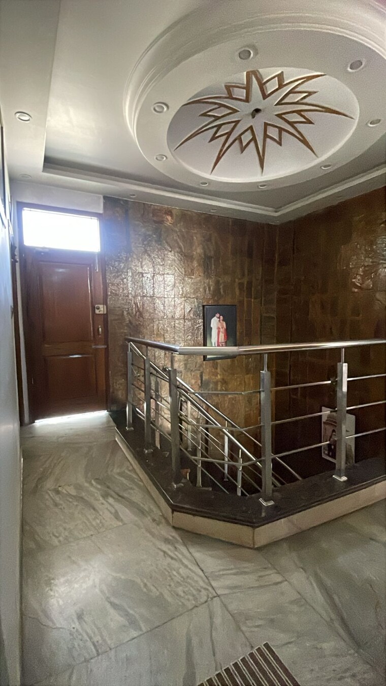 Living Room, vip road 5 Bedroom 250 Sq.Yd. Independent House In Vip Road Zirakpur 9435623