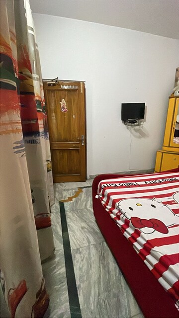 Bedroom in 5 BHK Independent House at Vip Road – for Sale