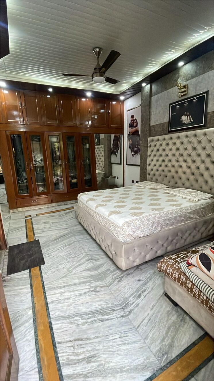 Bedroom, vip road 5 Bedroom 250 Sq.Yd. Independent House In Vip Road Zirakpur 9435623