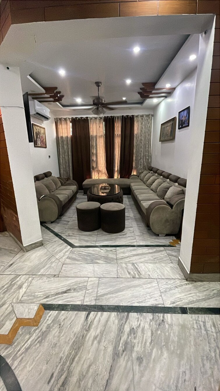 Cover Image, vip road 5 Bedroom 250 Sq.Yd. Independent House In Vip Road Zirakpur 9435623