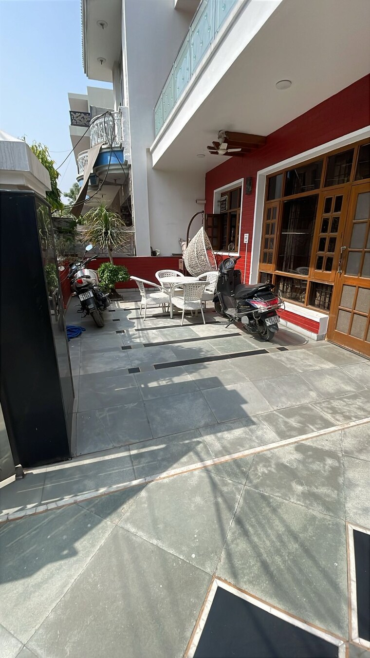 Exterior View, vip road 5 Bedroom 250 Sq.Yd. Independent House In Vip Road Zirakpur 9435623