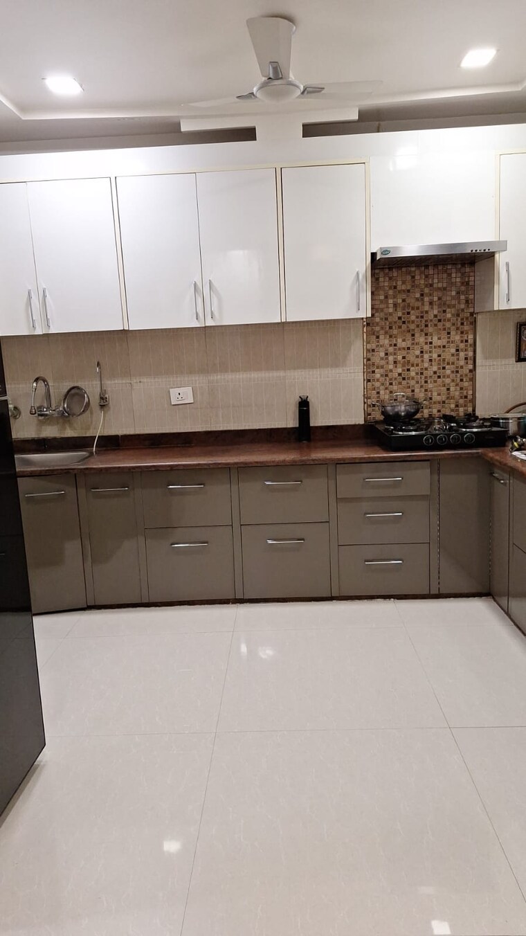 Kitchen, ip extension 3 Bedroom 1600 Sq.Ft. Apartment In Ip Extension Delhi 9435675