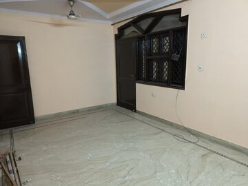 Room in 3 BHK Builder Floor at Raja Park – for Rent