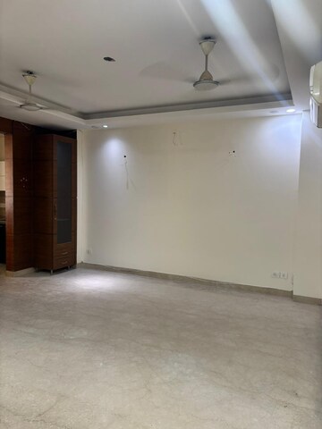 Room in 3 BHK Builder Floor at Safdarjung Enclave – for Rent
