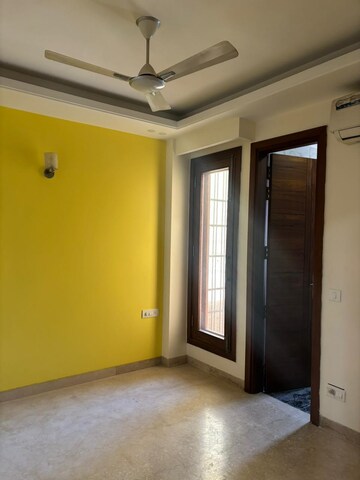 Room in 3 BHK Builder Floor at Safdarjung Enclave – for Rent