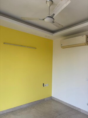 Room in 3 BHK Builder Floor at Safdarjung Enclave – for Rent