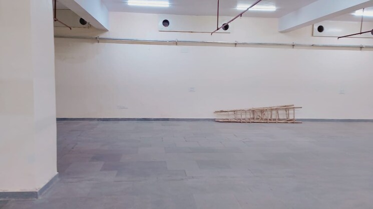 Room, sector 63 Commercial Office Space 21000 Sq.Ft. In Sector 63 Noida 9435749