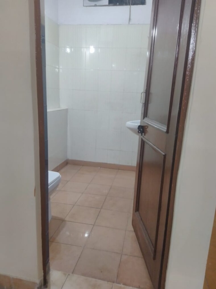 Bathroom, amar colony 4 Bedroom 1800 Sq.Ft. Builder Floor In Amar Colony Delhi 9435772