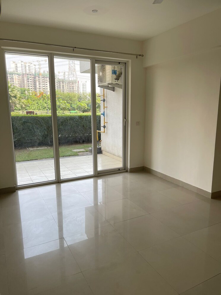 Room, rof-aalayas-phase-2 3 Bedroom 864 Sq.Ft. Apartment In Sector 102 Gurgaon 9435789