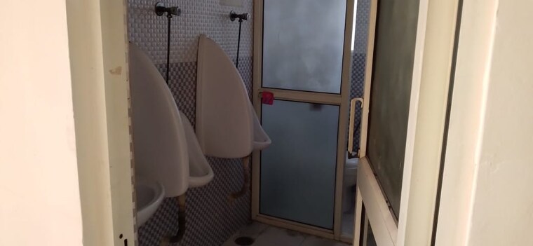 Bathroom, sector 63 Commercial Office Space 700 Sq.Ft. In Sector 63 Noida 9435790
