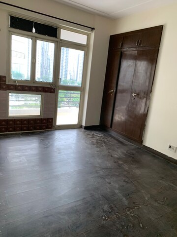 Room in 2 BHK Apartment at Crossing Republik, Crossing Republic – for Rent