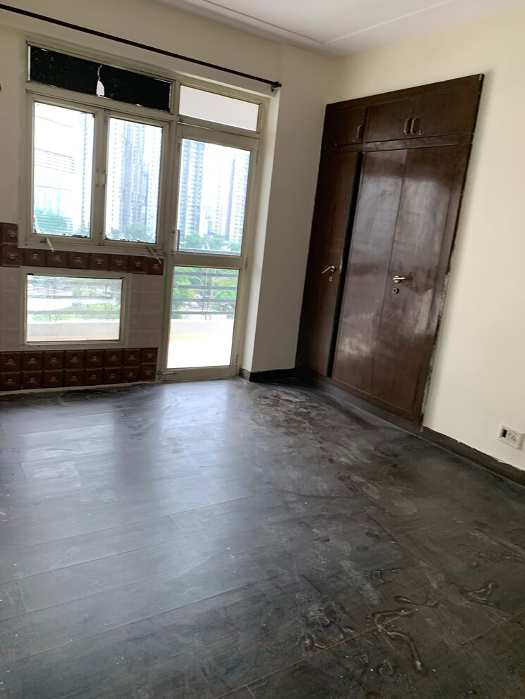 Room, crossing-republik 2 Bedroom 1250 Sq.Ft. Apartment In Crossing Republic Ghaziabad 9435805