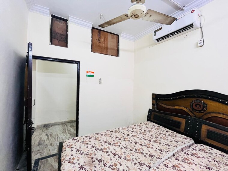 Bedroom, vasant vihar 4 Bedroom 400 Sq.Yd. Builder Floor In Vasant Vihar Delhi 9435806