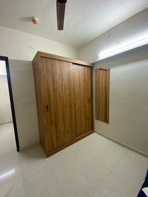 Room in 2 BHK Apartment at Lodha Amara, Kolshet Road – for Rent