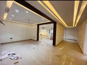 Room in 3 BHK Builder Floor at Sector 37 – for Rent