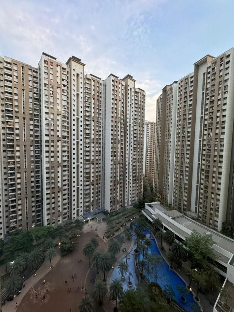 Exterior View, lodha-splendora 2.5 Bedroom 950 Sq.Ft. Apartment In Ghodbunder Road Thane 9435844