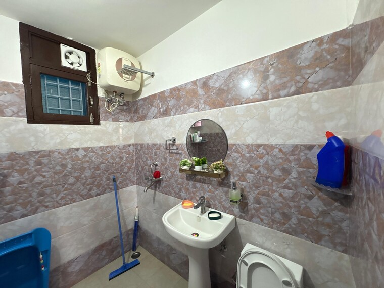 Master Bedroom, capital-royal-casa 2.5 Bedroom 130 Sq.Ft. Builder Floor In Gms Road Dehradun 9435870