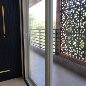 Balcony in 3 BHK Builder Floor at Auram Floor, South City 2 – for Rent