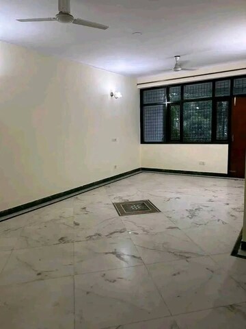 Room in 2.5 BHK Apartment at Suncity Essel Tower, Sector 28 – for Rent