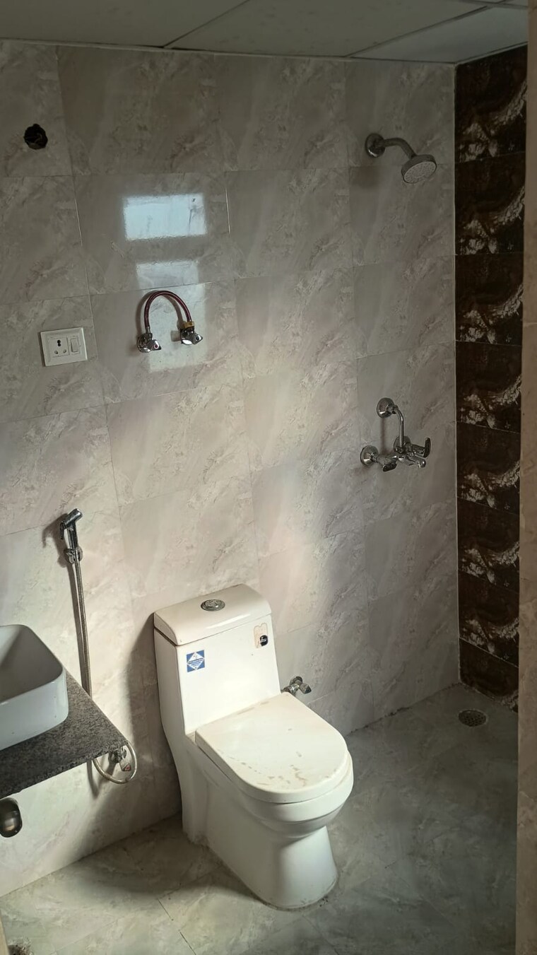 Bathroom, prateek-grand-city 2 Bedroom 970 Sq.Ft. Apartment In Siddharth Vihar Ghaziabad 9435895