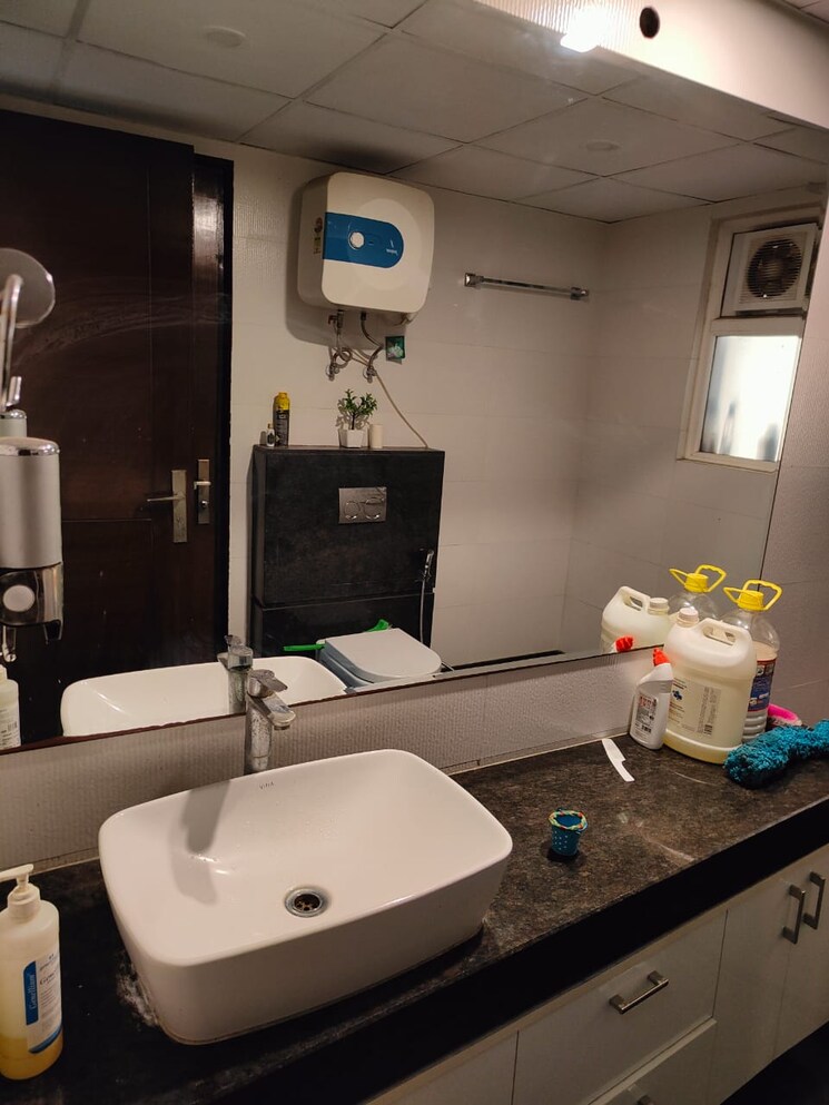 Master Bedroom, mahagun-mezzaria 3 Bedroom 2500 Sq.Ft. Apartment In Sector 78 Noida 9435992