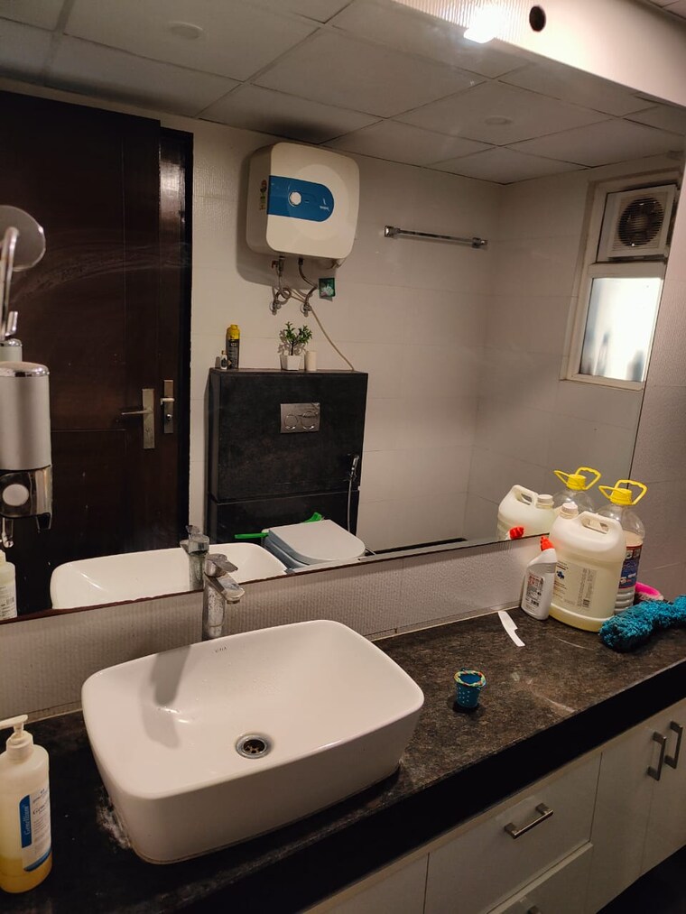 Master Bedroom, mahagun-mezzaria 3 Bedroom 2500 Sq.Ft. Apartment In Sector 78 Noida 9435992